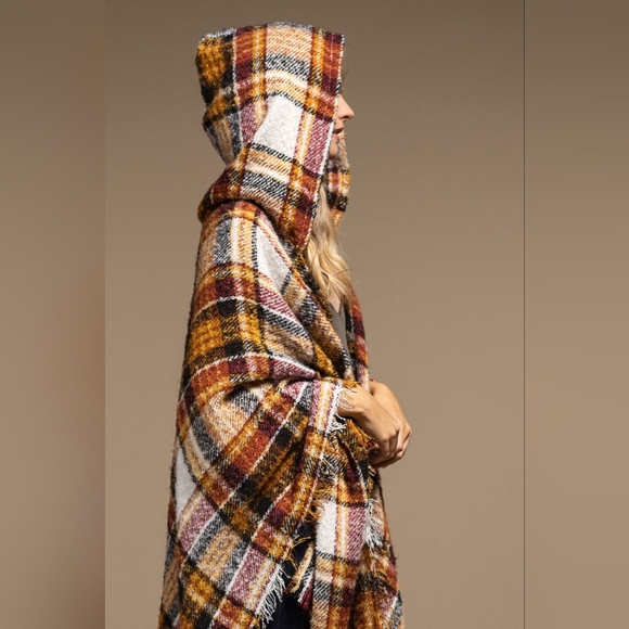 Hooded Ruana Yarn Dye Plaid - Bottom Short Fringe - Mocha & White Color Scheme - Picture 4 of 6